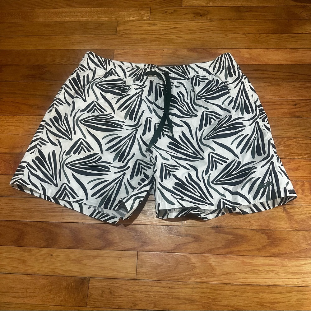 Pull & Bear Leaf Printed Swim Shorts White Black Tropical Large - Picture 3 of 8